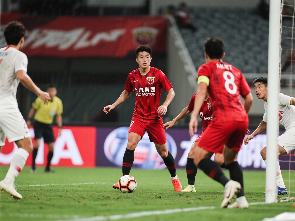 上海海港亚冠止步八强 对日比赛五战皆负 在这些比赛中,上海海港的防守漏洞频现,进