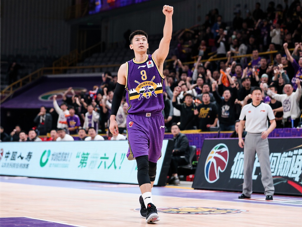 北控官方感恩球迷:季后赛挑战升级,邀您共赴征程 北控男篮深知,球队的每一步成长都离不开球